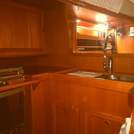 Baloss Sail Adventure Botel Catania