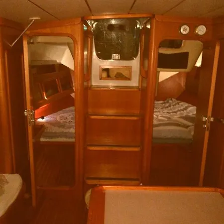 Baloss Sail Adventure Botel